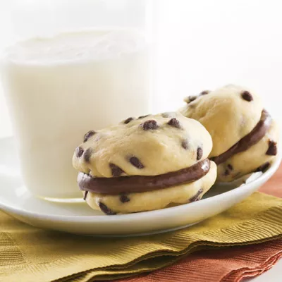 Cazuela de Tostada Francesa de Durazno y Almendras