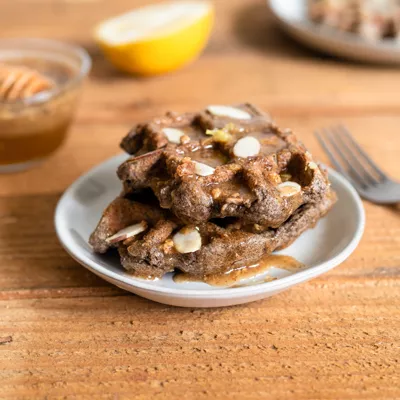 Cazuela de Tostada Francesa de Durazno y Almendras