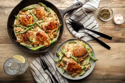 Creamy One Pan Chicken with Asparagus and Mushrooms