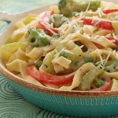 Cremosos Fetuchini Italianos con Vegetales