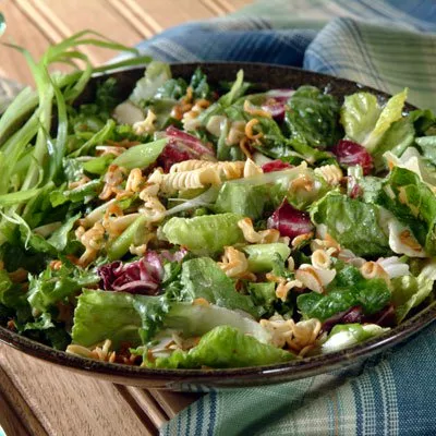 Ensalada al Estilo Asian con Fideos Ramen
