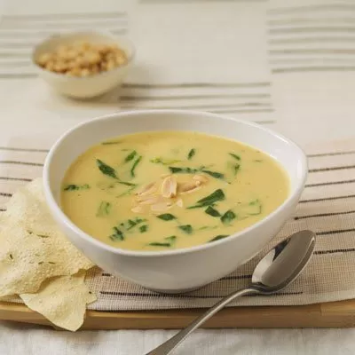 Cremosa Sopa de Espinacas con Curry