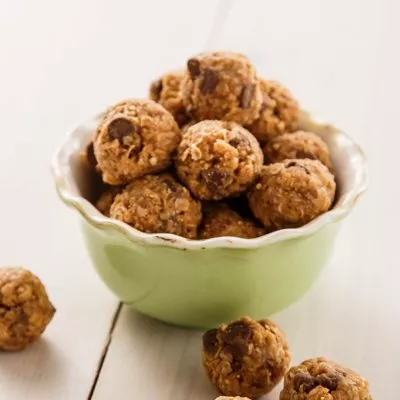 Bocaditos de Crema de Cacahuate y Granola