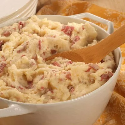 Cremoso Puré de Papas Rojas con Queso