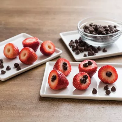 Chocolate-Stuffed Berries