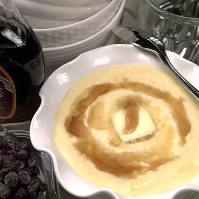 Cazuela de Tostada Francesa de Durazno y Almendras