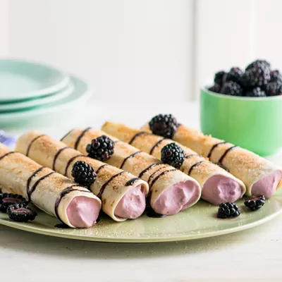 Enchiladas de Moras y Crema Dulce