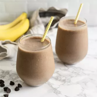 Peanut Butter Chocolate Chip Smoothie