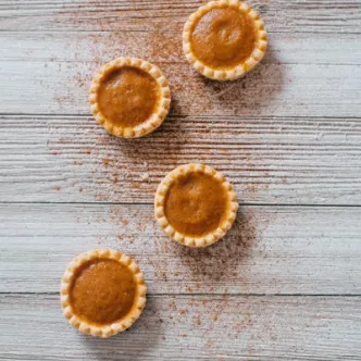 Cazuela de Tostada Francesa de Durazno y Almendras