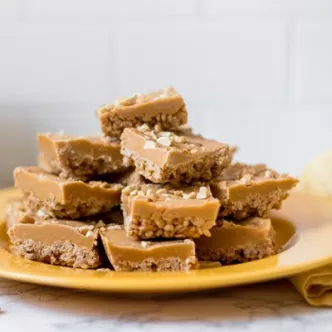 Cazuela de Tostada Francesa de Durazno y Almendras