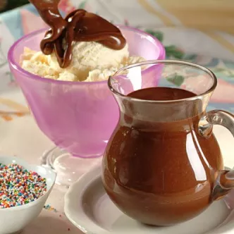 Cazuela de Tostada Francesa de Durazno y Almendras