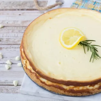 Cazuela de Tostada Francesa de Durazno y Almendras