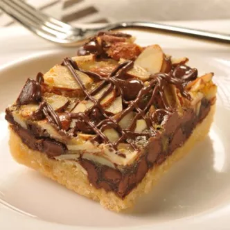 Cazuela de Tostada Francesa de Durazno y Almendras