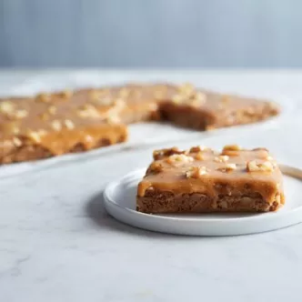 Cazuela de Tostada Francesa de Durazno y Almendras