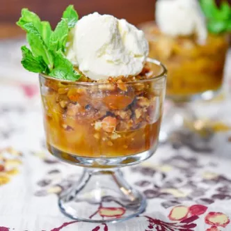 Cazuela de Tostada Francesa de Durazno y Almendras
