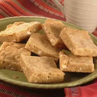 Cazuela de Tostada Francesa de Durazno y Almendras