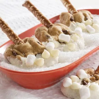 Cazuela de Tostada Francesa de Durazno y Almendras