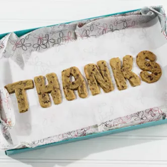 Cazuela de Tostada Francesa de Durazno y Almendras