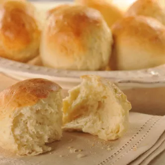Cazuela de Tostada Francesa de Durazno y Almendras