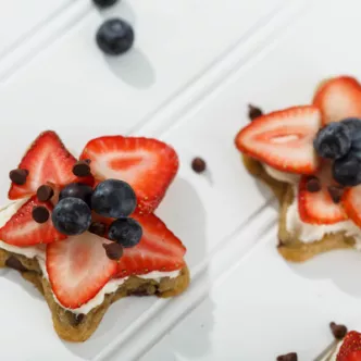 Cazuela de Tostada Francesa de Durazno y Almendras