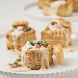 Cazuela de Tostada Francesa de Durazno y Almendras