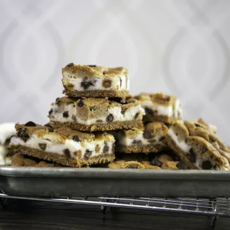 Peanut Butter Chocolate Chip Cheesecake Bars