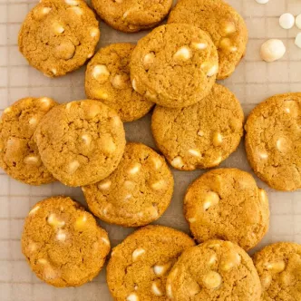 Galletas de calabaza, chocolate blanco y nueces de macadamia