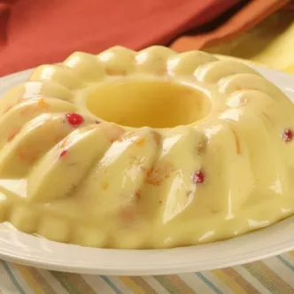 Cremosa Gelatina Sabor a Limón con Frutas de la Familia Reyes