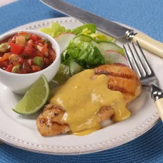Pechugas de Pollo Asadas con Salsa a la Boliviana