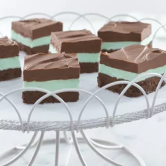 Easy No-Bake Creamy Chocolate Mint Bars